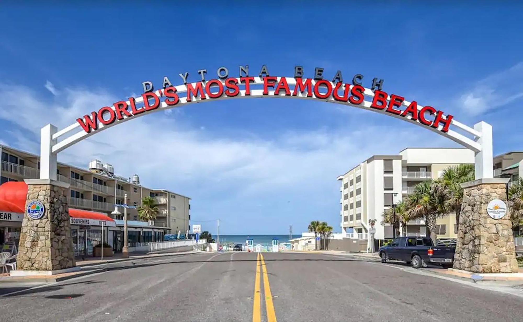 Open For 2025 Speedweeks Daytona 500 - Beachfront Studio - Private Balcony With Ocean View - Pool - Hot Tub - Tiki Bar - Sauna Aparthotel Daytona Beach Exterior foto